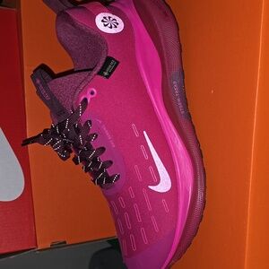 Nike Reactx Infinity, Size 8, Fireberry/Bordeaux-Fierce Pink